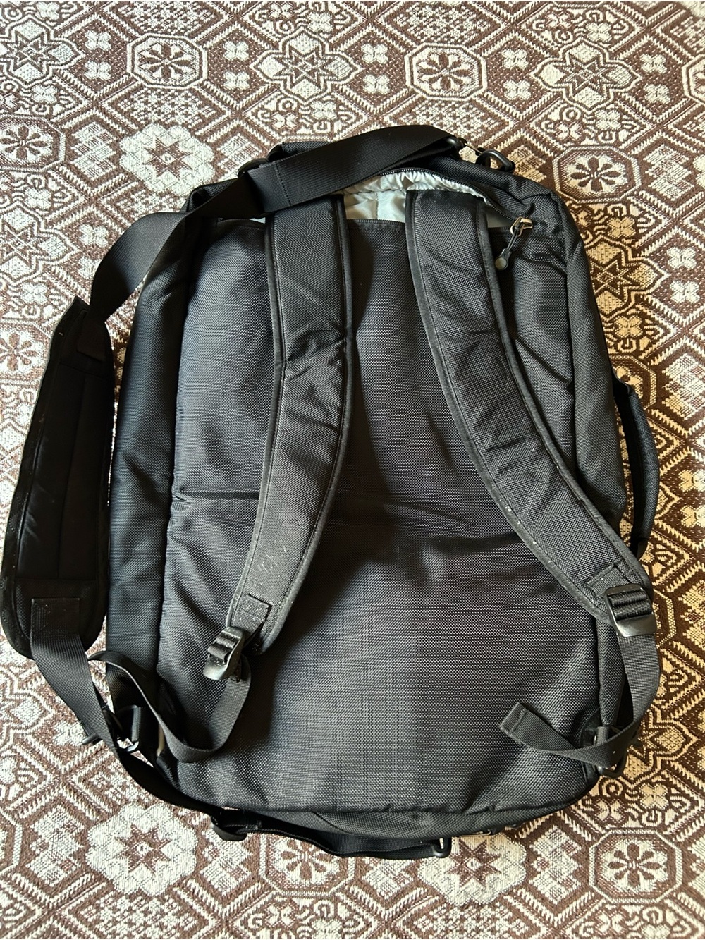 Patagonia MLC Travel Bag 45L Discontinued Black 3Way Briefcase/Backpack/Carry-On - Picture 5 of 6